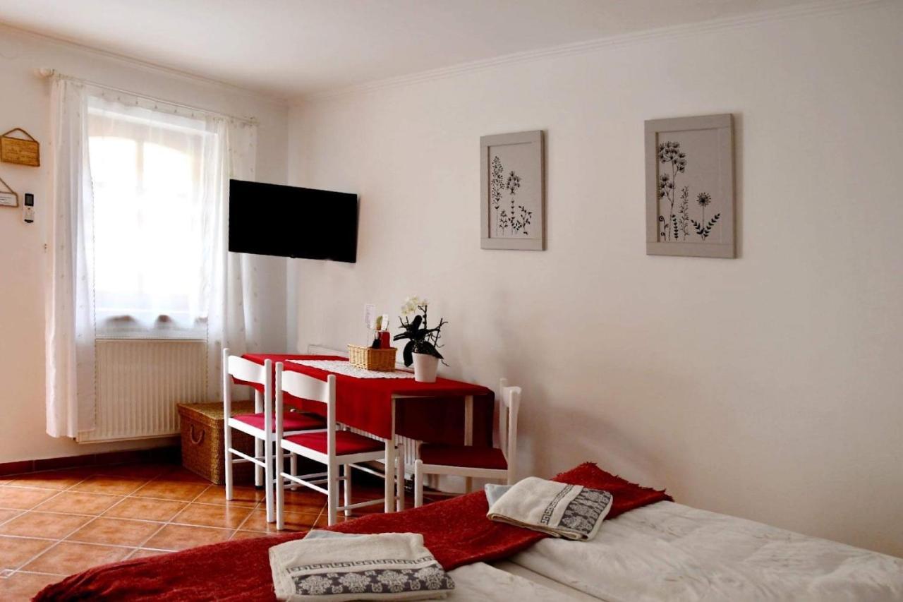 Szentesi Panzio Bed and Breakfast Fertőrákos Eksteriør billede