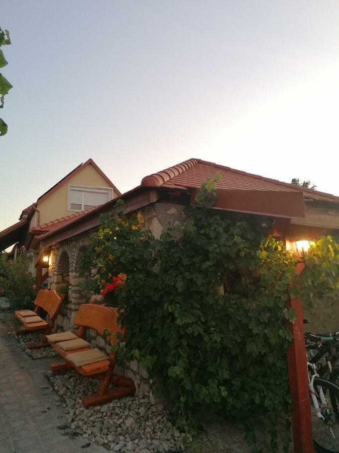 Szentesi Panzio Bed and Breakfast Fertőrákos Eksteriør billede